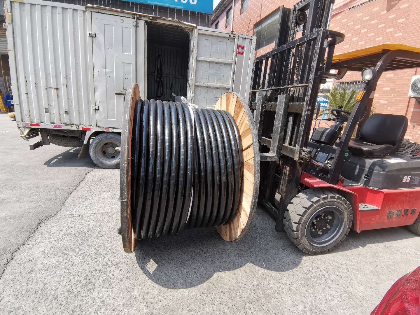 深山里的中交三公局在杭州安信采購防火電線電纜，司機師傅翻山越嶺送貨上門【杭州安信】
