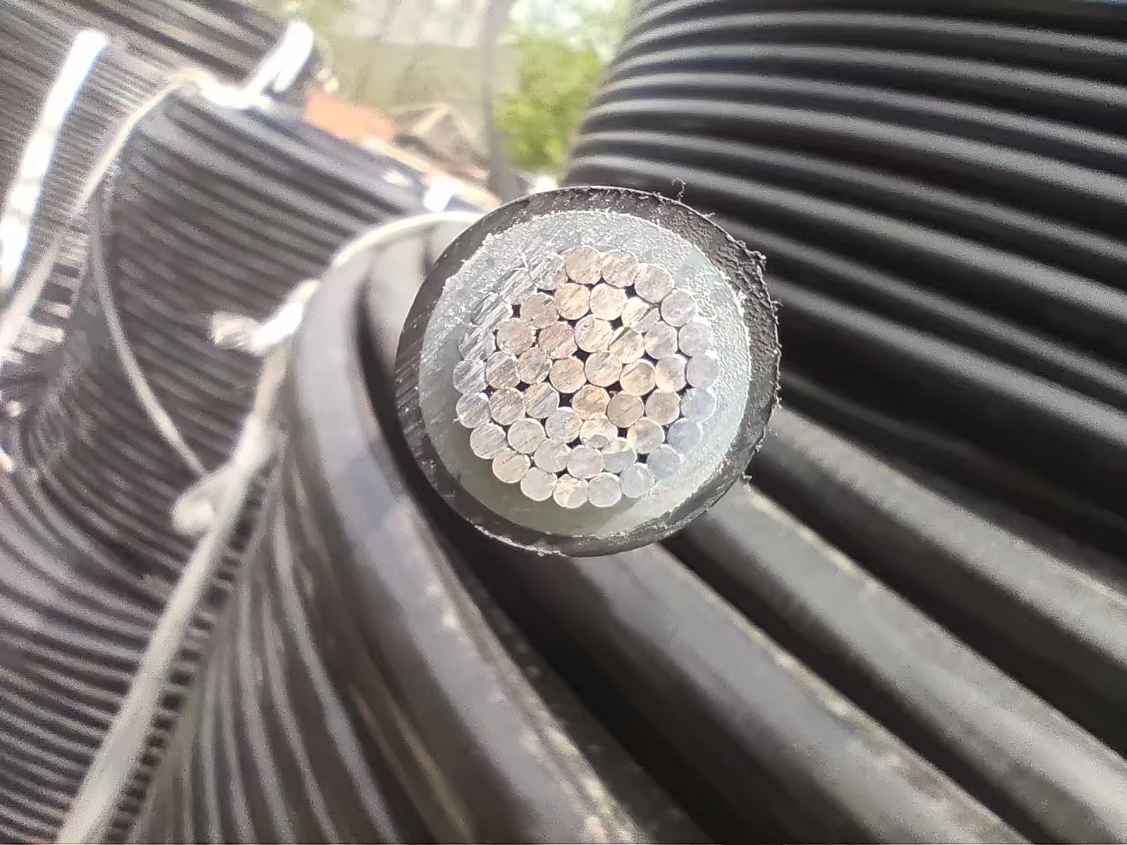太陽能發(fā)電需要用到什么電線電纜呢？